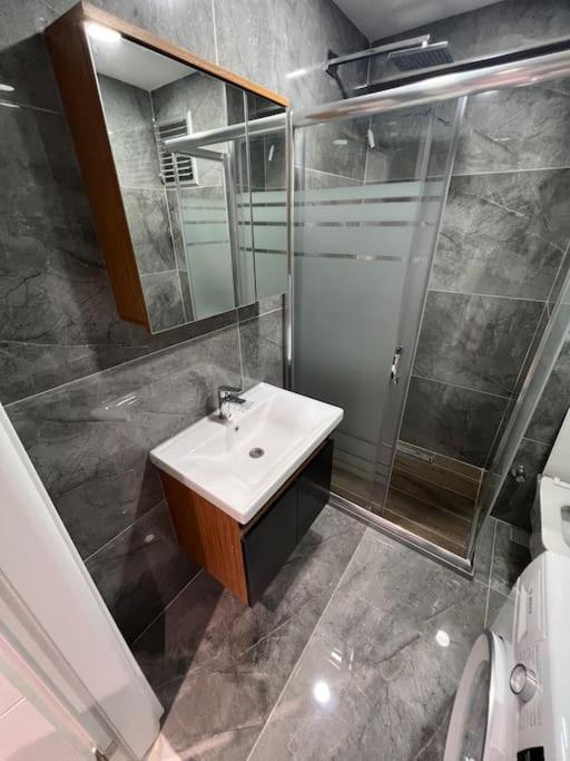 Apartament Zeytinburnu Merkezi Konumda, Sifir Daire & Esyalar Stambuł Zewnętrze zdjęcie